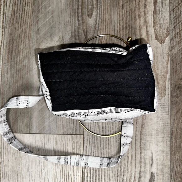 Handmade Music sheet note musician clasp crossbody handbag reworked white black - Picture 5 of 8